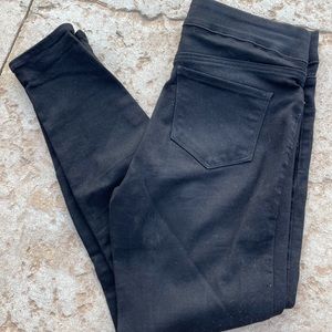 Old Navy black pull on Rockstar jeggings. Sz 10 women’s.